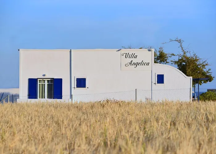 Angelica Playa de Perivolos