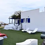 Angelica Villa *
