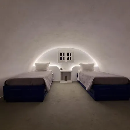 Angelica Playa de Perivolos