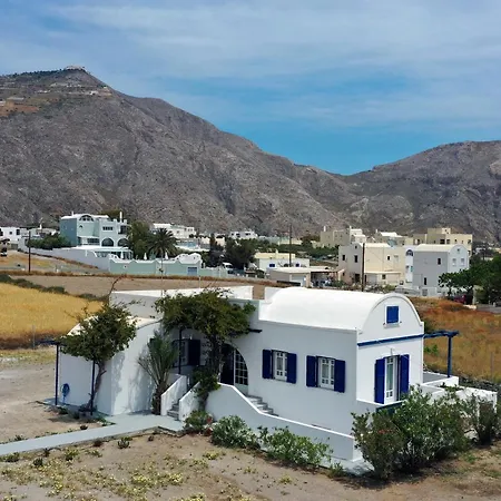 Angelica Perivolos (Santorini)