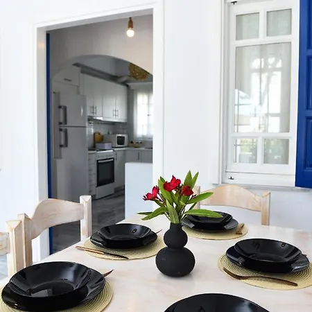 Angelica Playa de Perivolos