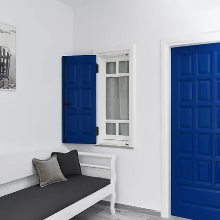 Angelica Perivolos (Santorini)