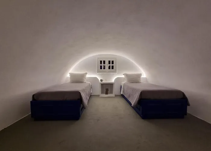 Angelica Perivolos (Santorini)