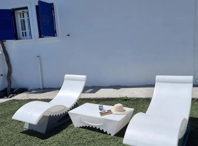 Angelica Villa Perivolos (Santorini)