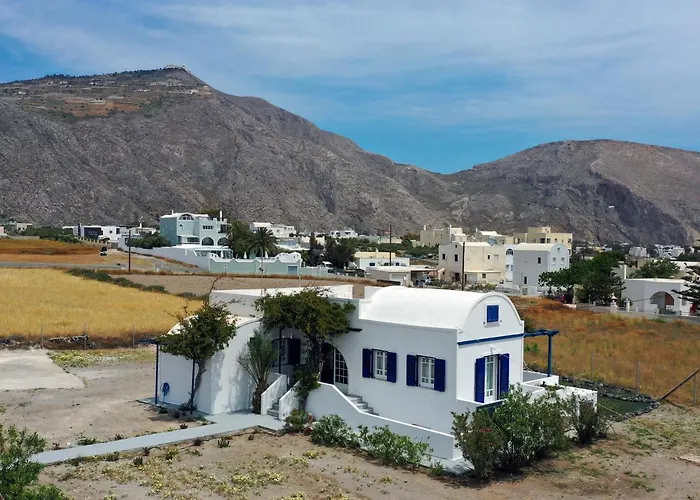 Angelica Perivolos (Santorini)