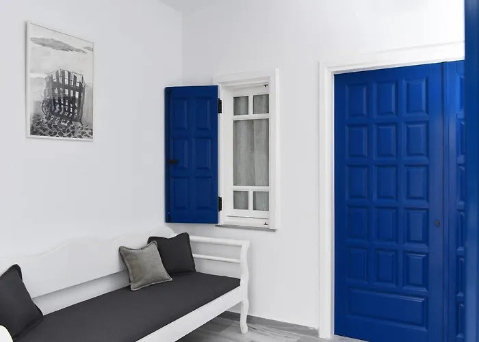 Angelica Perivolos (Santorini)